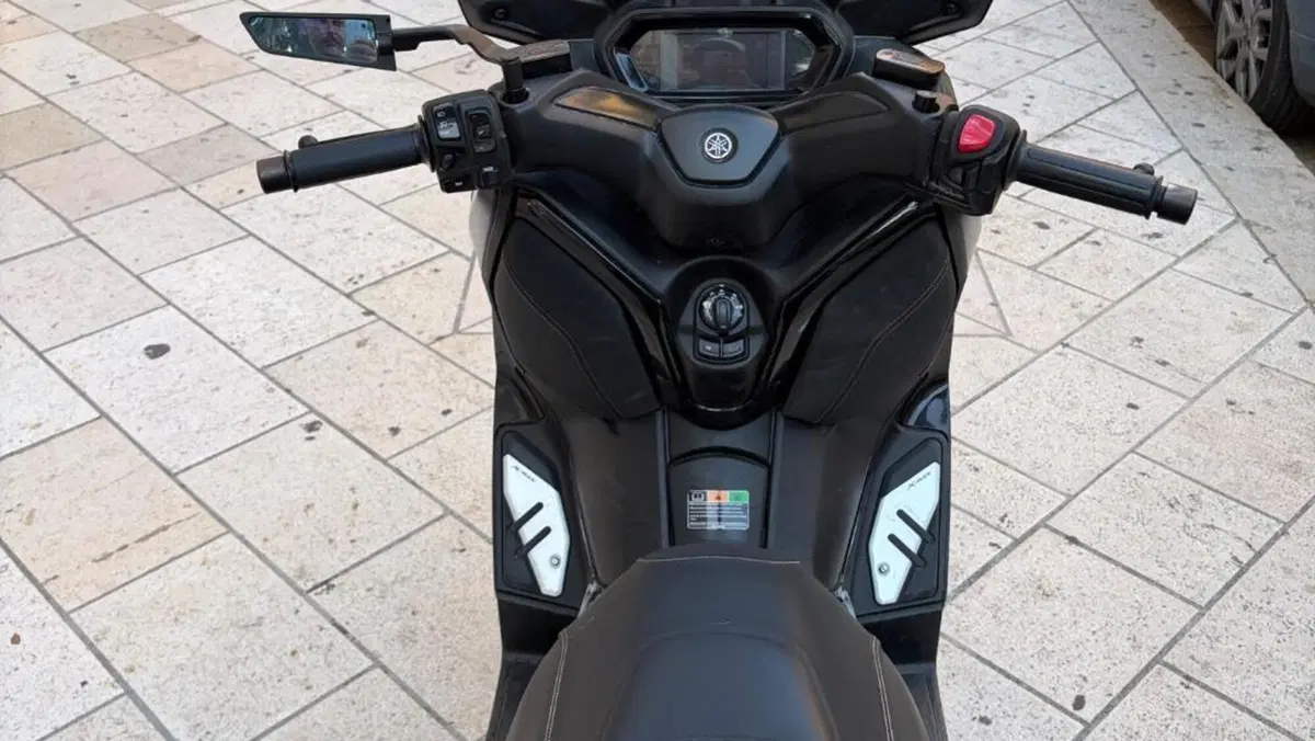 Yamaha X-Max 300 Tech Max (2025 - 26)  (3)