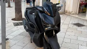 Yamaha X-Max 300 Tech Max (2025 - 26)  (7)