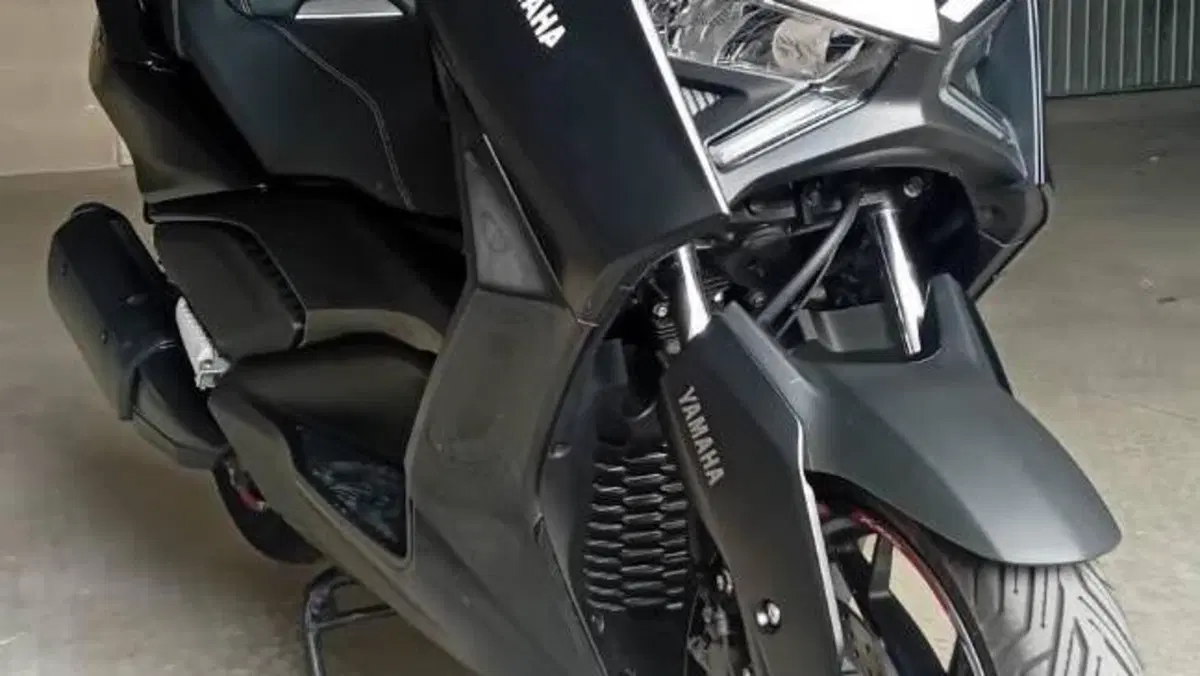 Yamaha X-Max 300 Tech Max (2025 - 26)  (2)
