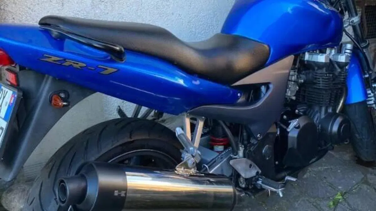 Kawasaki ZR-7 (2001 - 04)  (4)