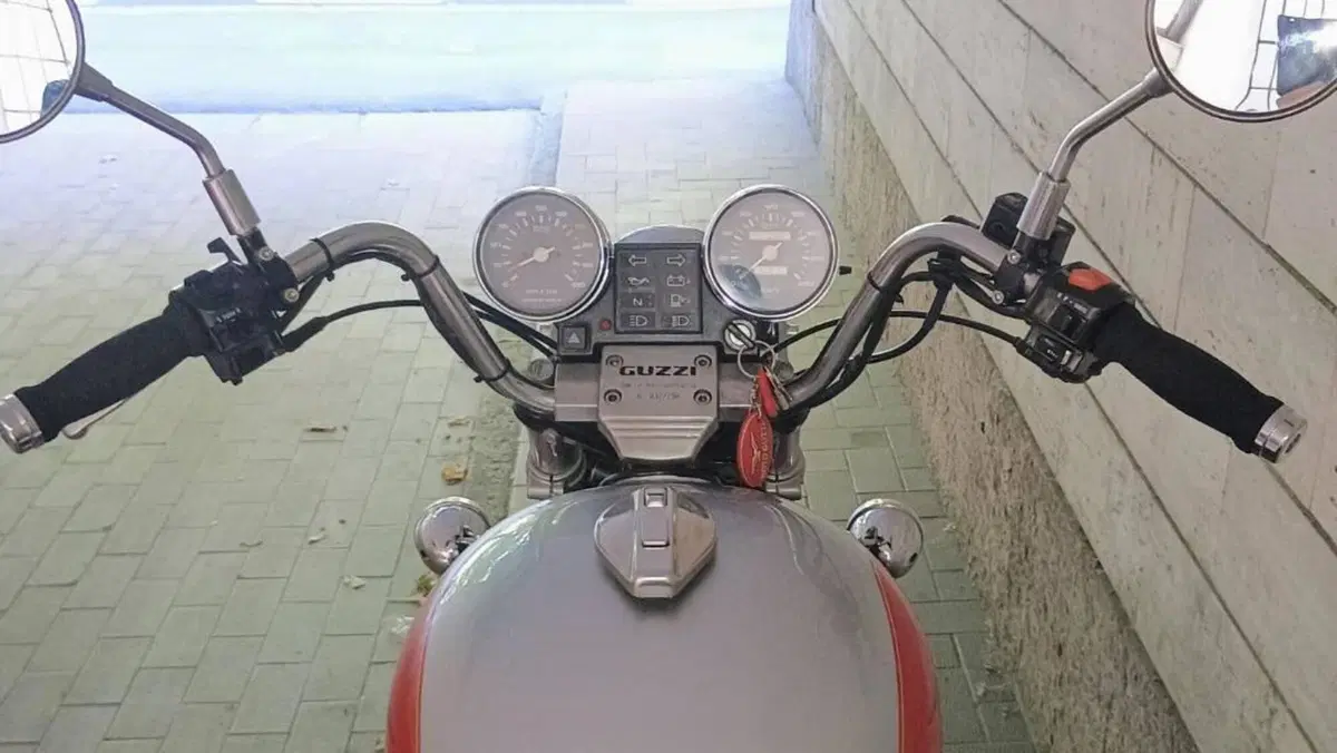 Moto Guzzi   (2)