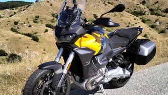 Moto Guzzi Stelvio (2024 - 26) usata
