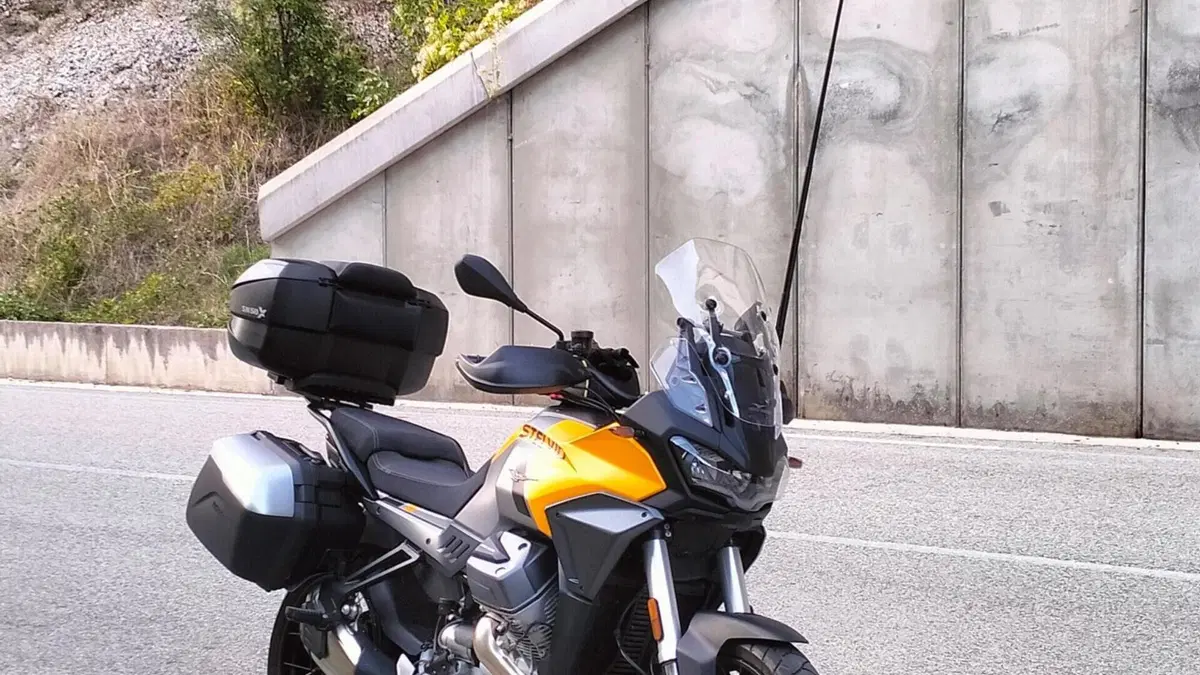 Moto Guzzi Stelvio (2024 - 26)  (2)