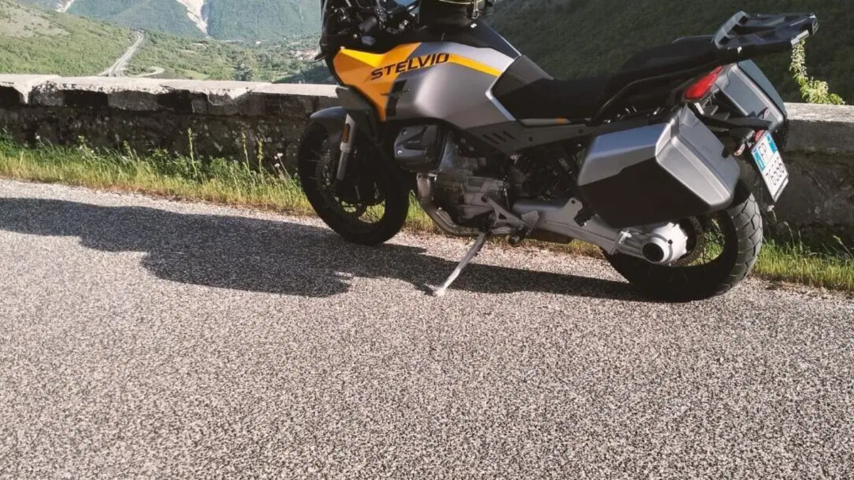 Moto Guzzi Stelvio (2024 - 26)  (4)