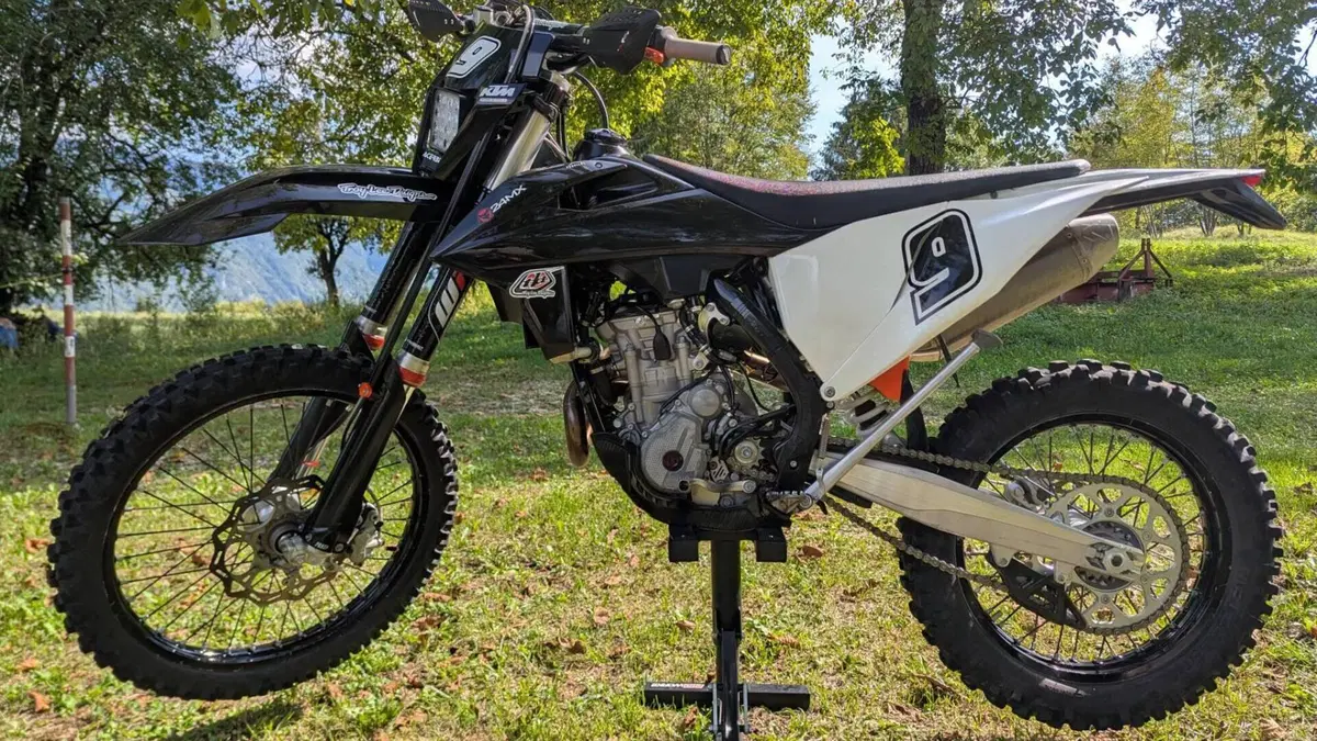 KTM 250 EXC-F (2022) 