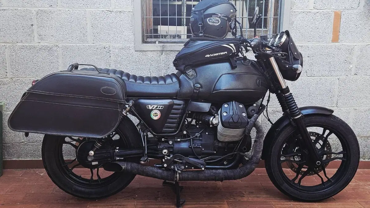 Moto Guzzi V7 II Stone (2015 - 17) 