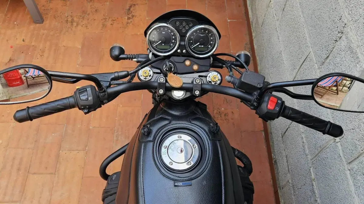 Moto Guzzi V7 II Stone (2015 - 17)  (3)