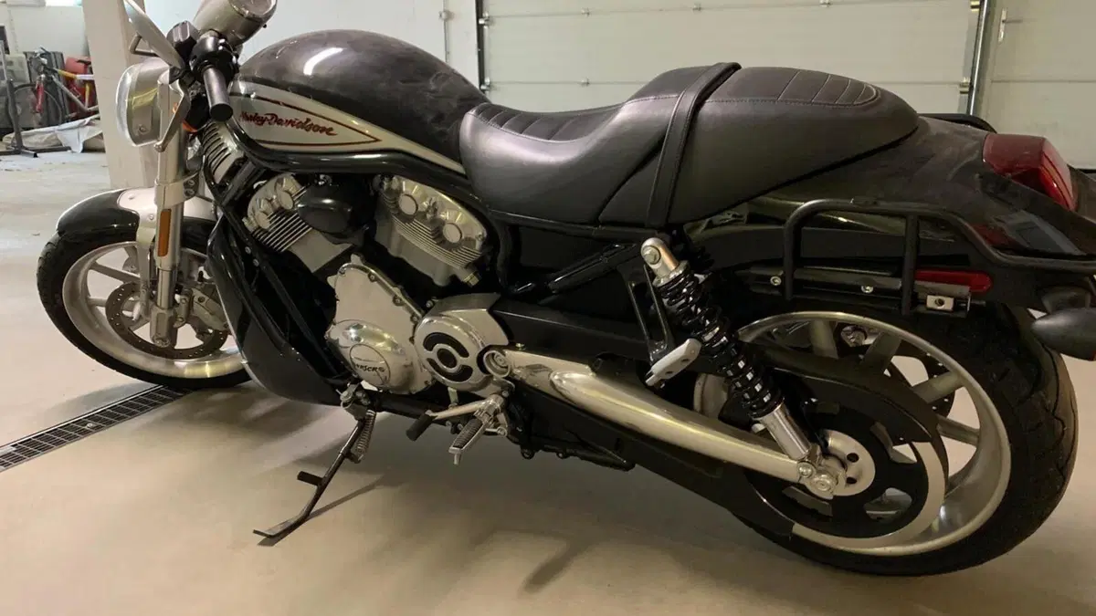 Harley-Davidson 1250 Street Rod (2005 - 06) - VRSCR  (3)