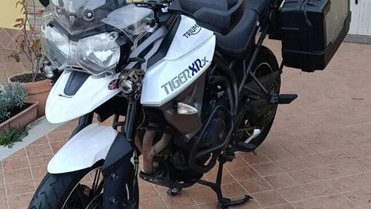Triumph Tiger 800 XRx (2015 - 17)  (2)