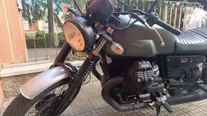 Moto Guzzi V7 III Rough (2018 - 20)  (2)