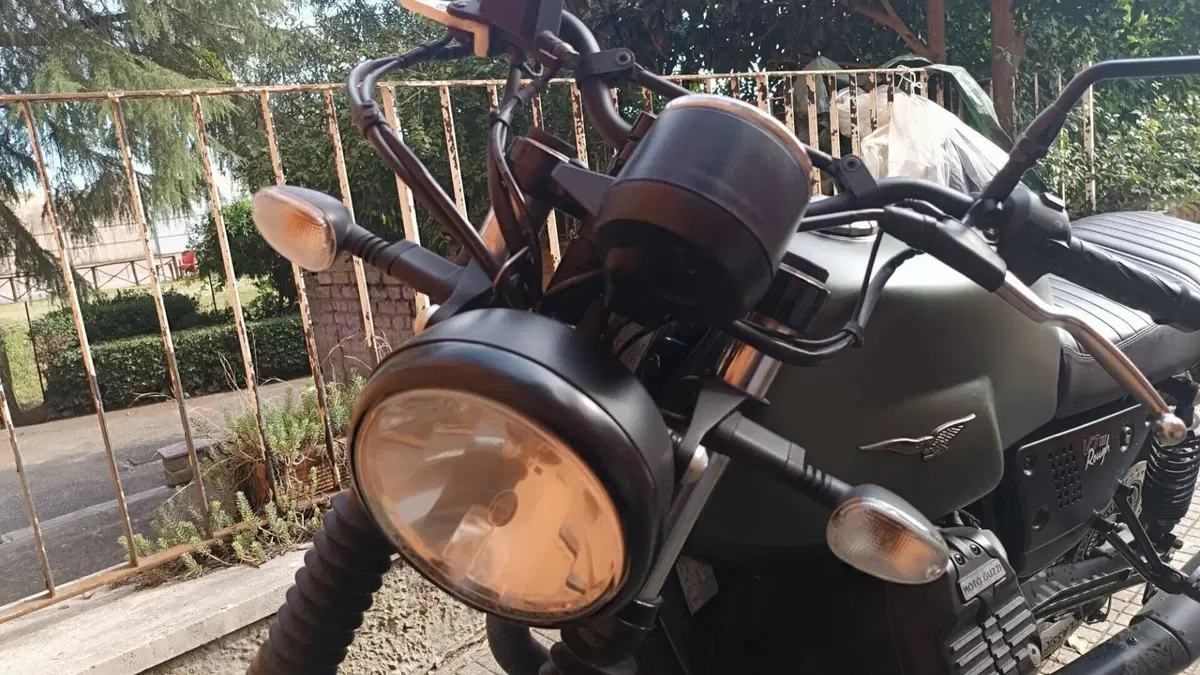 Moto Guzzi V7 III Rough (2018 - 20)  (4)