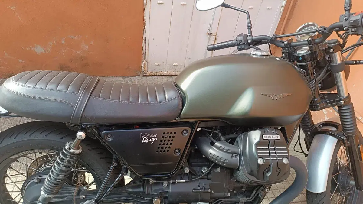 Moto Guzzi V7 III Rough (2018 - 20)  (6)