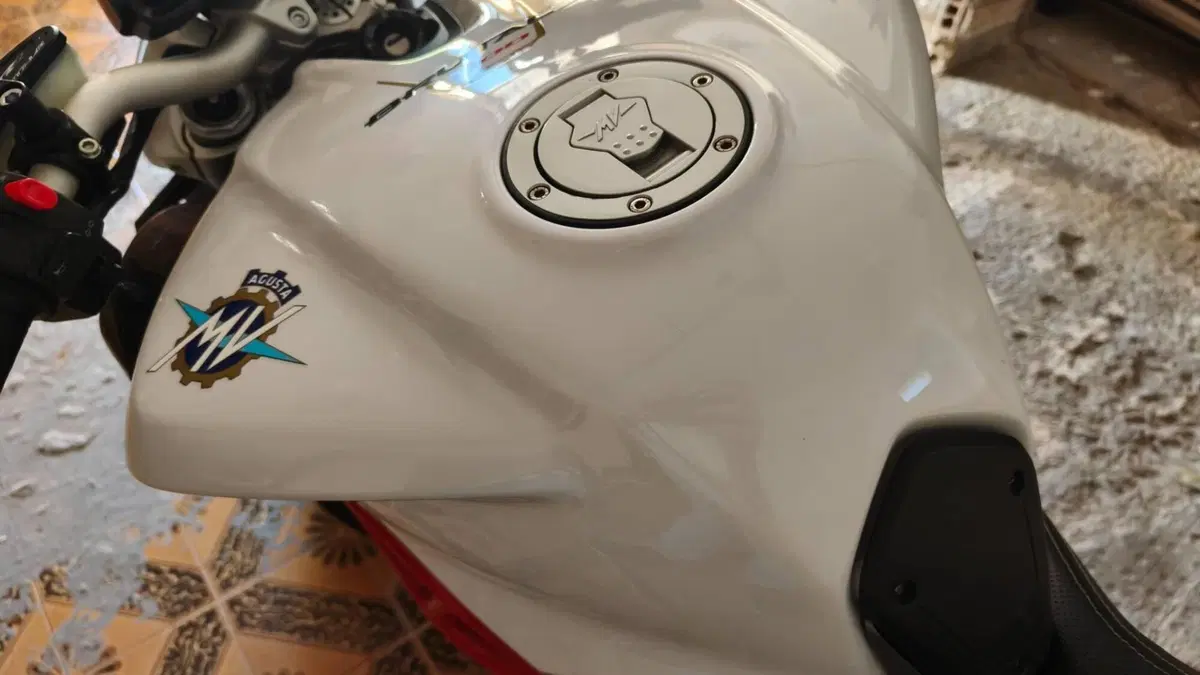 MV Agusta Brutale 800 EAS ABS (2016 - 19)  (2)