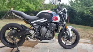 Triumph Trident 660 Triple Tribute Edition (2024)  (2)