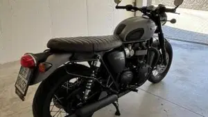 Triumph Bonneville T120 Black (2017 - 20)  (2)