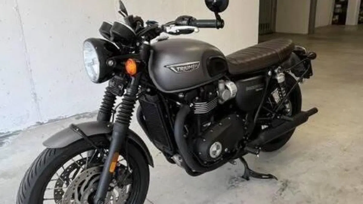 Triumph Bonneville T120 Black (2017 - 20)  (3)