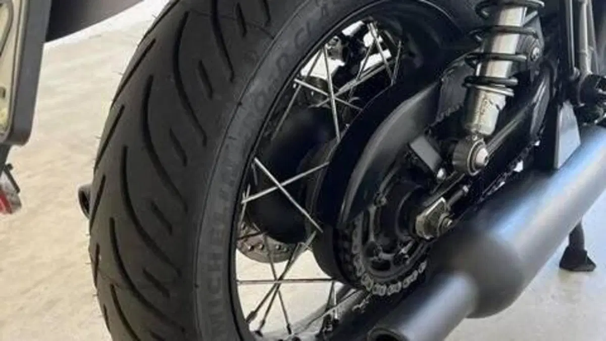 Triumph Bonneville T120 Black (2017 - 20)  (6)