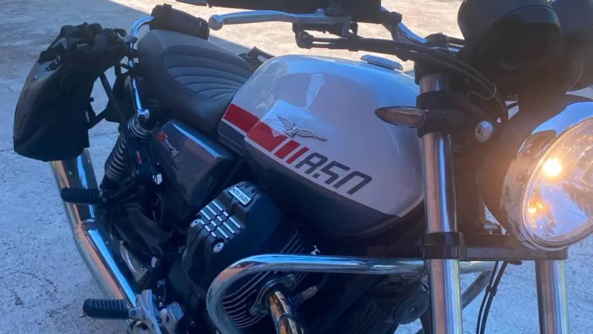 Moto Guzzi V7 Special (2025 - 26)  (2)