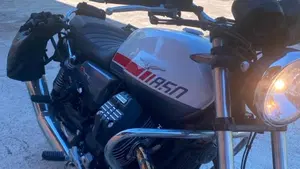 Moto Guzzi V7 Special (2025 - 26)  (2)