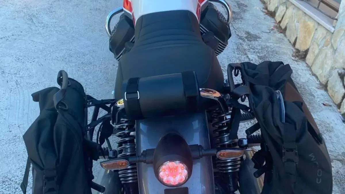 Moto Guzzi V7 Special (2025 - 26)  (4)