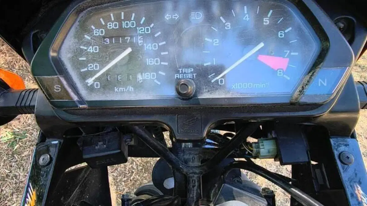 Honda NX 650 Dominator (1996 - 02)  (12)