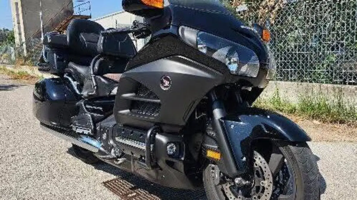 Honda GL 1800 Gold Wing (2012 - 17)  (2)