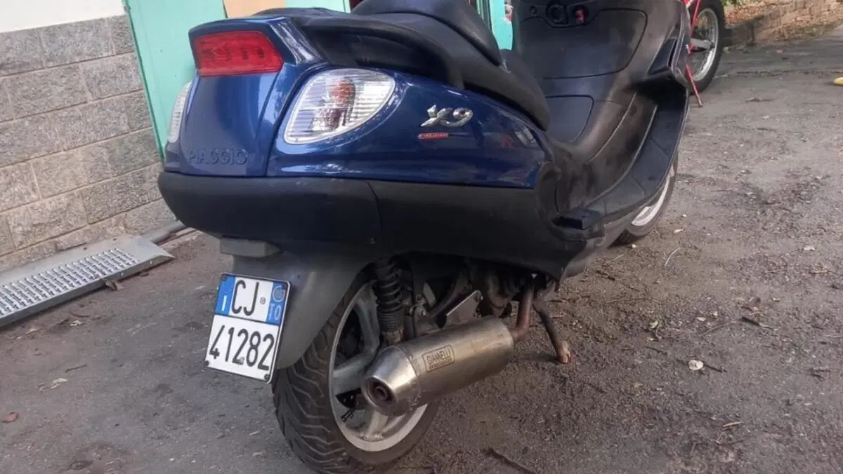 Piaggio X9 250 Evolution  (3)