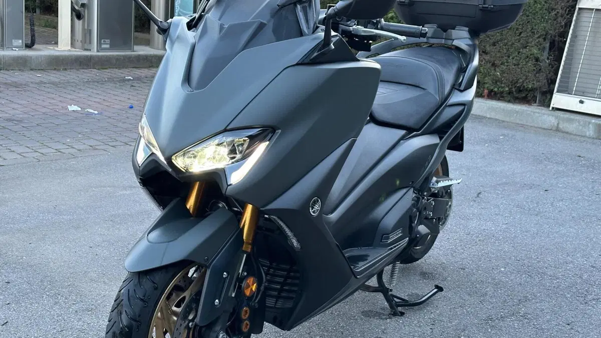 Yamaha T-Max 560 Tech Max (2021)  (2)