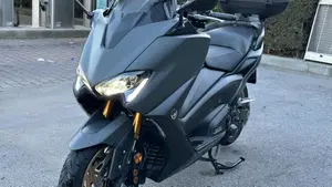 Yamaha T-Max 560 Tech Max (2021)  (2)