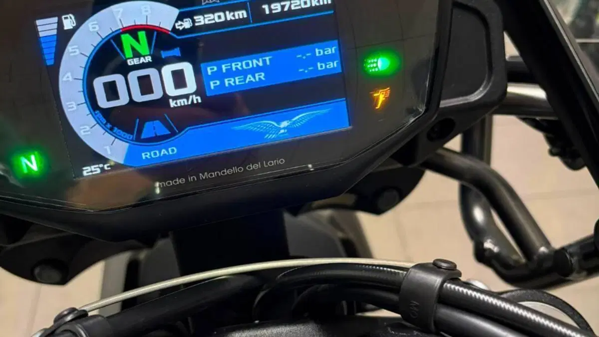 Moto Guzzi V85 TT Travel (2021 - 23)  (2)