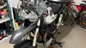 Moto Guzzi V85 TT Travel (2021 - 23)  (4)