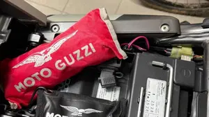 Moto Guzzi V85 TT Travel (2021 - 23)  (6)