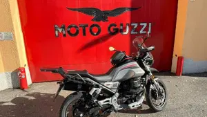 Moto Guzzi V85 TT Travel (2021 - 23)  (7)