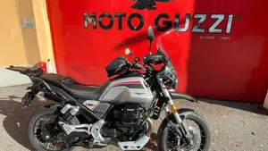 Moto Guzzi V85 TT Travel (2021 - 23) 