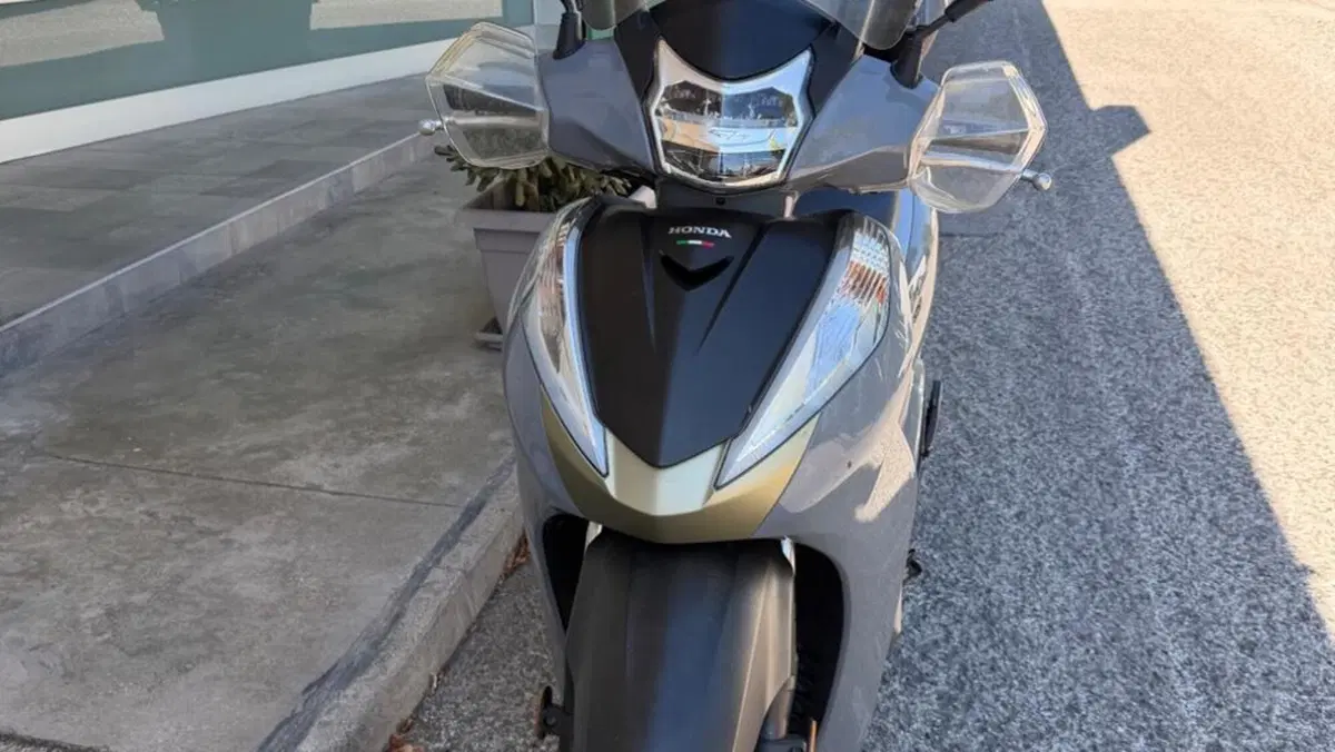 Honda SH 300 i ABS (2016 - 20)  (2)
