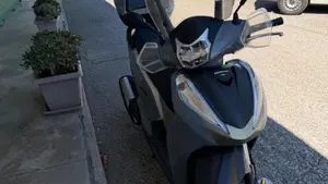 Honda SH 300 i ABS (2016 - 20)  (3)