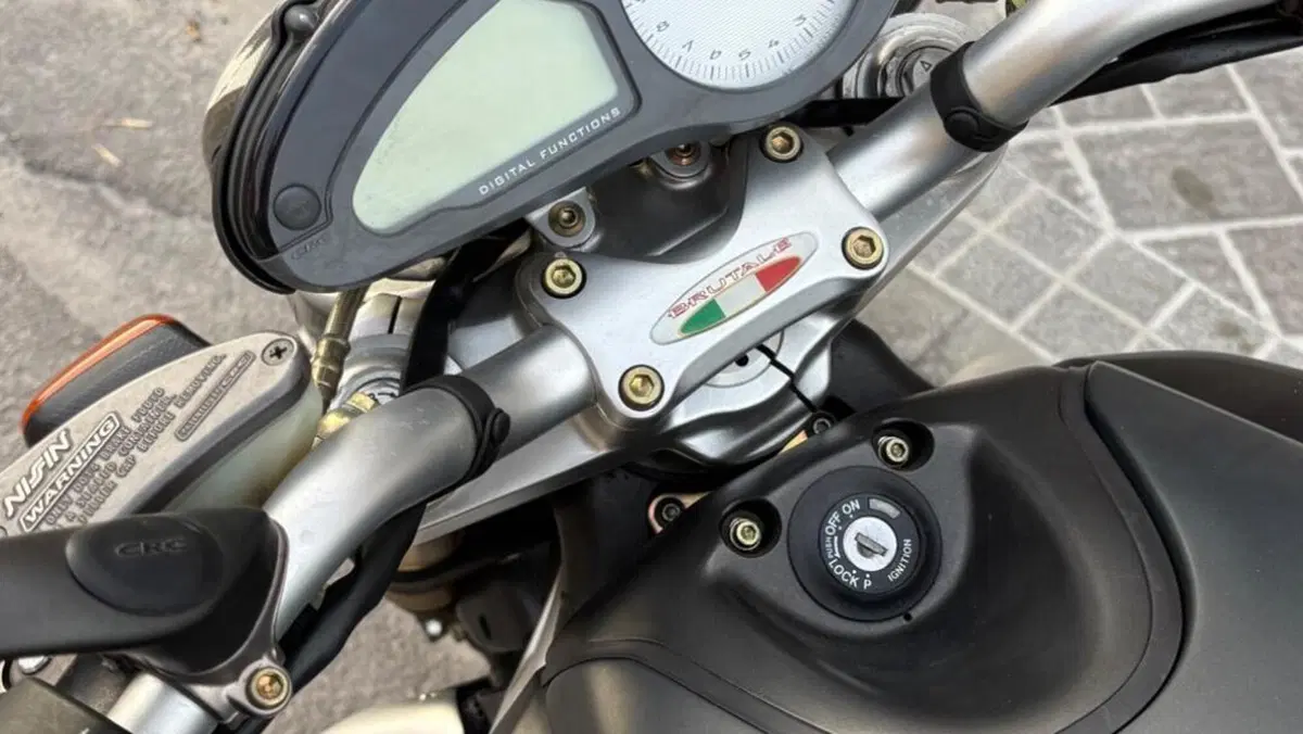 MV Agusta Brutale 750 S (2002 - 06)  (2)