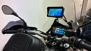 Moto Guzzi V85 TT Travel (2021 - 23)  (8)