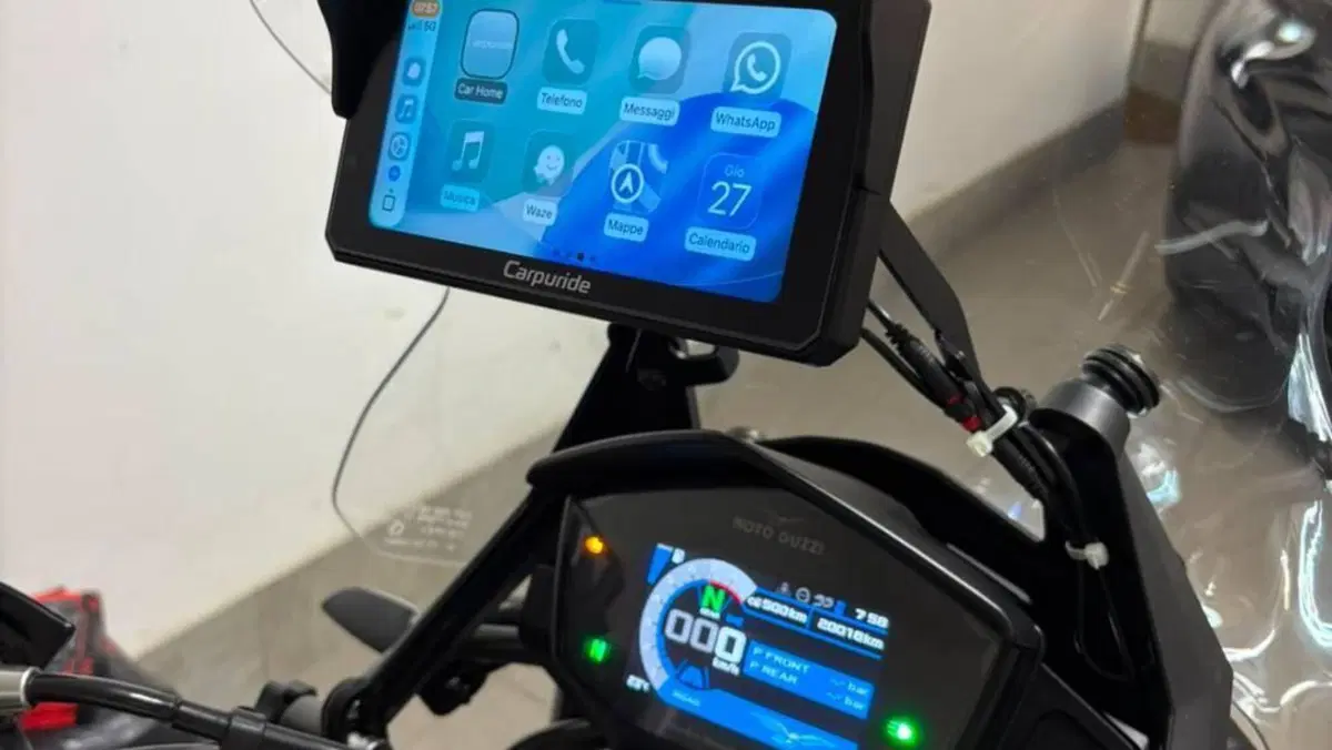 Moto Guzzi V85 TT Travel (2021 - 23)  (9)