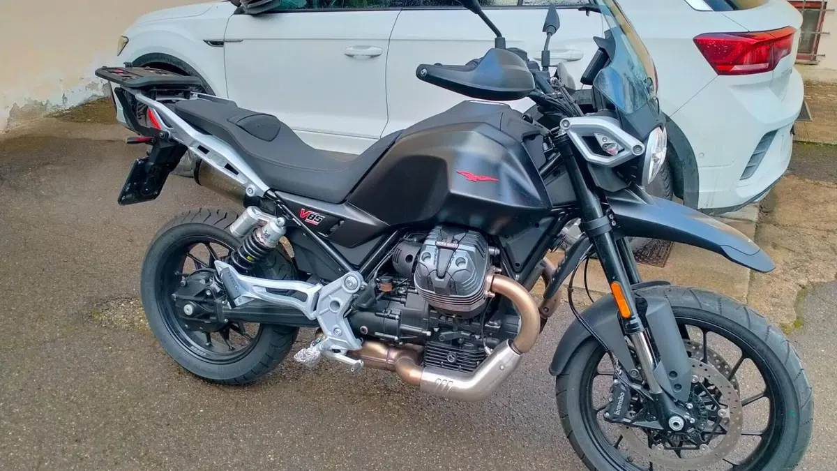 Moto Guzzi V85 Strada (2024 - 26)  (3)