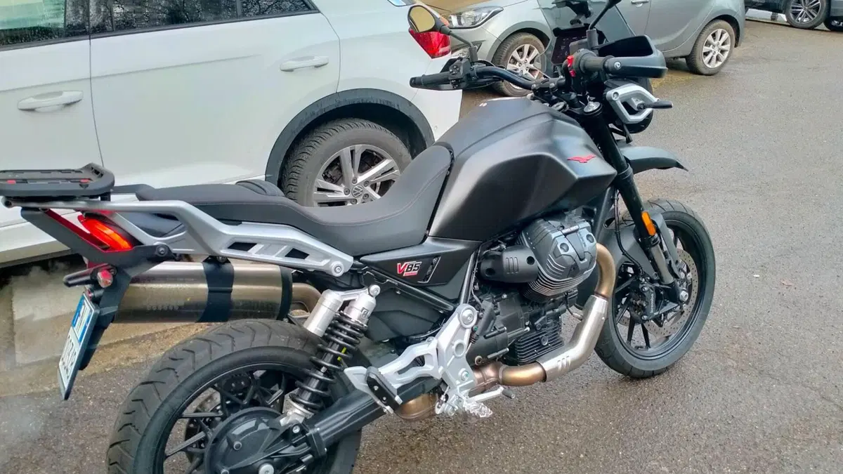Moto Guzzi V85 Strada (2024 - 26)  (5)