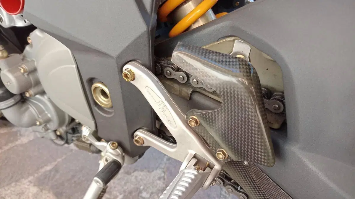 MV Agusta Brutale 750 America (2004 - 06)  (19)