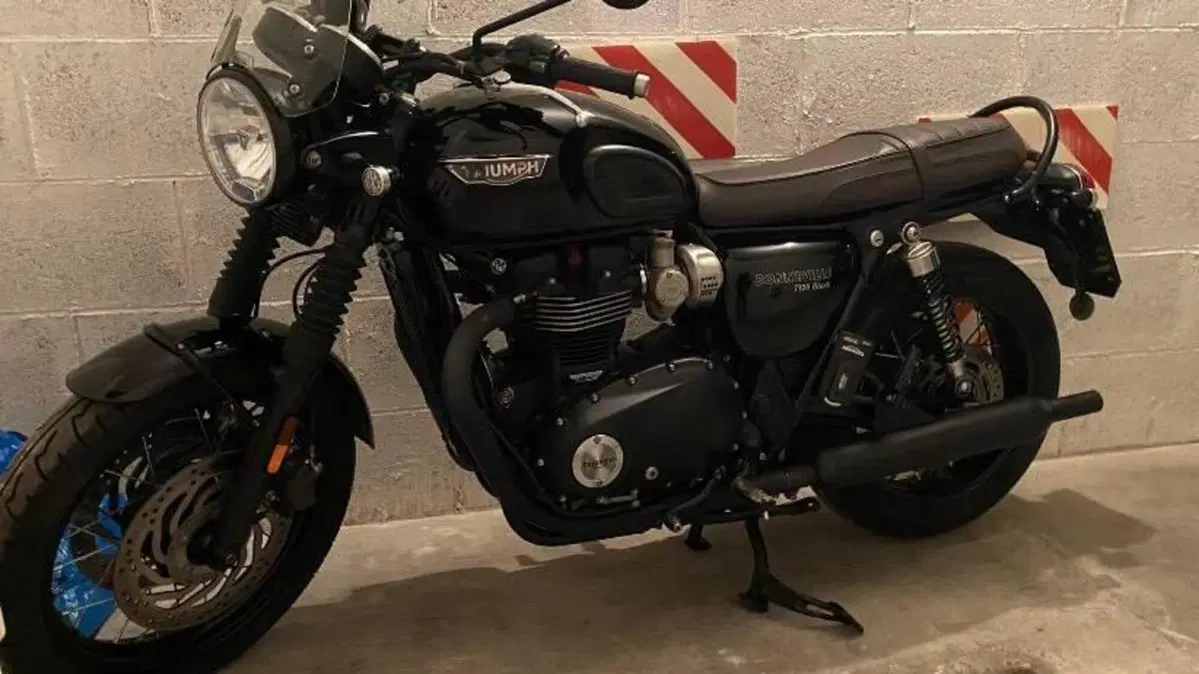 Triumph Bonneville T120 Black (2017 - 20)  (2)