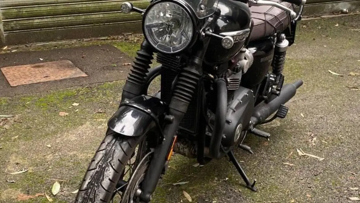 Triumph Bonneville T120 Black (2017 - 20)  (4)