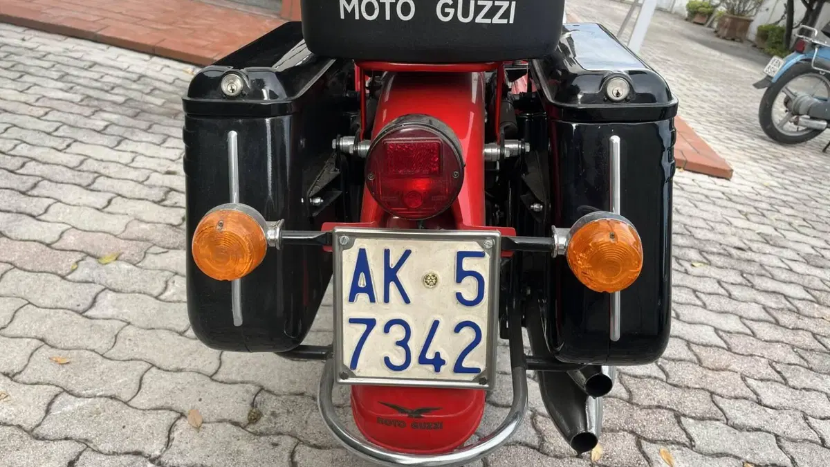 Moto Guzzi   (9)