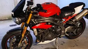 Triumph Speed Triple 1050 R ABS (2016 - 17)  (2)