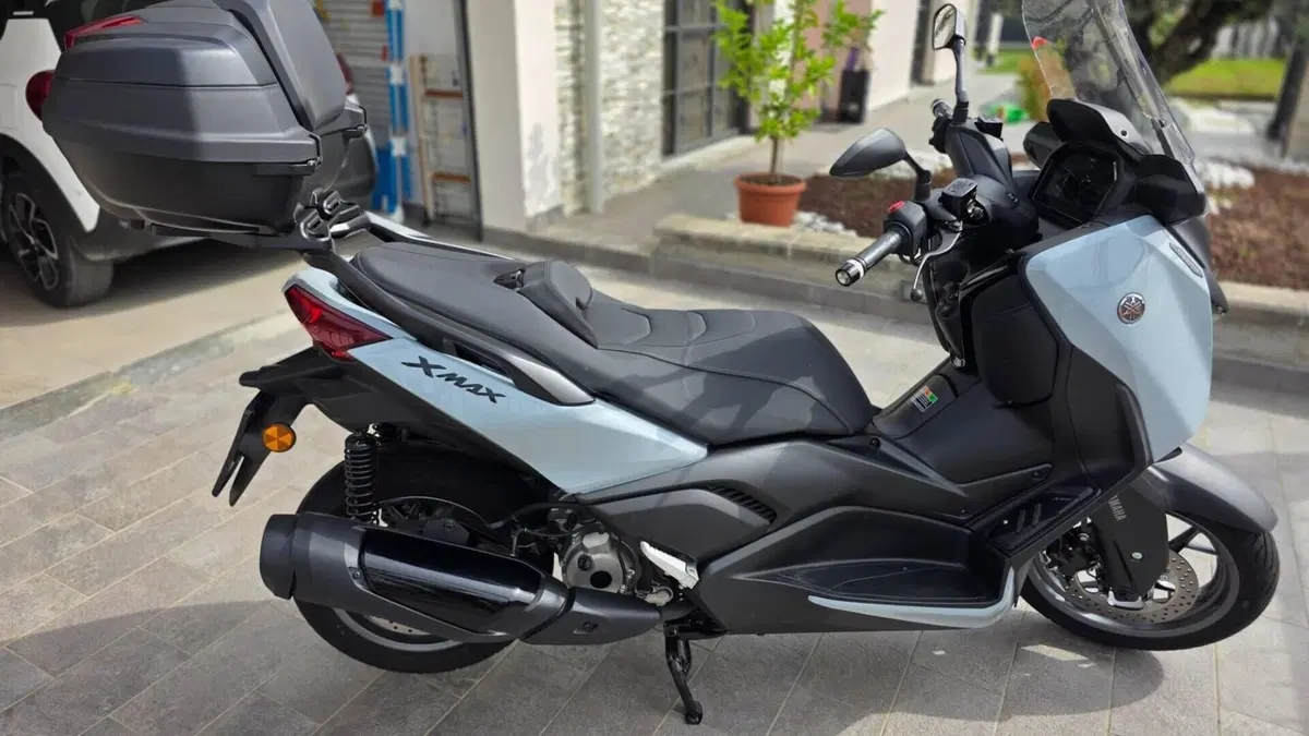 Yamaha X-Max 300 Tech Max (2025 - 26)  (2)