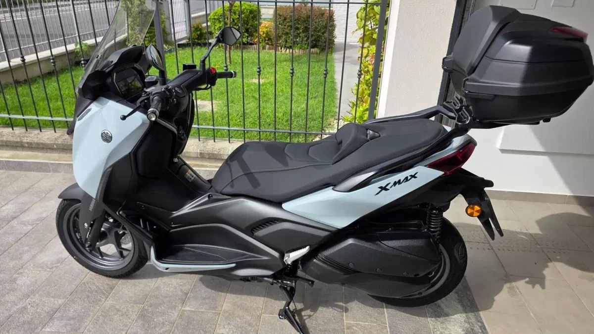 Yamaha X-Max 300 Tech Max (2025 - 26)  (4)