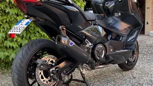 Yamaha T-Max 560 Tech Max (2022 - 24)  (2)