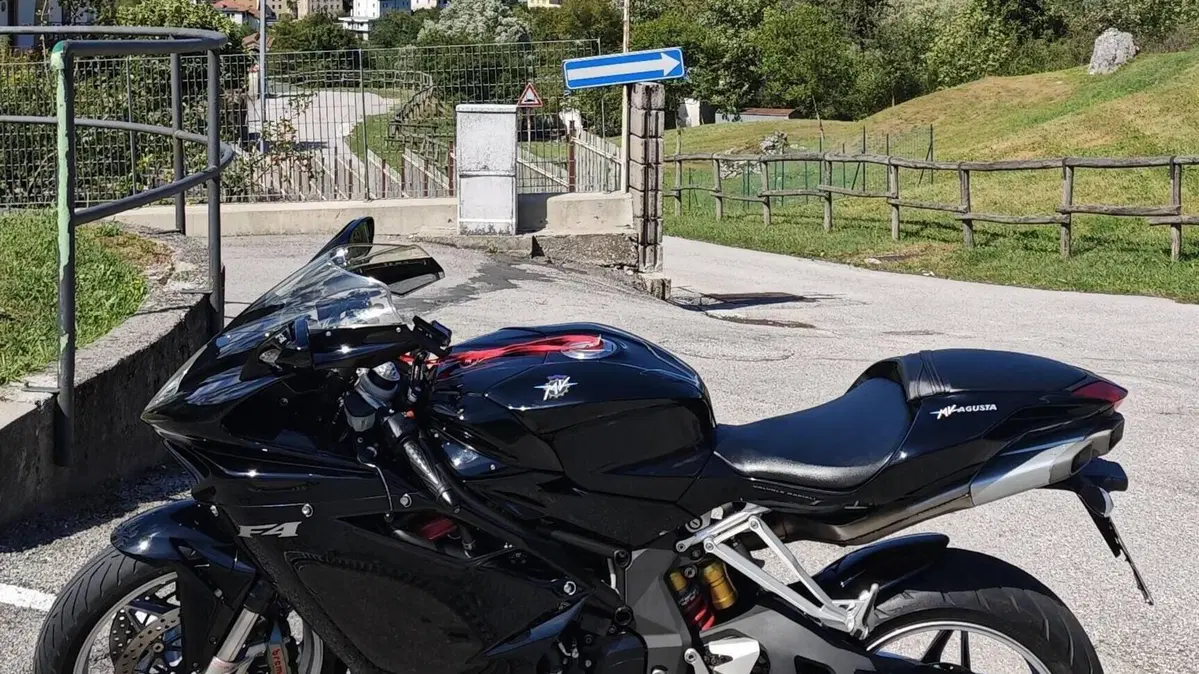 MV Agusta F4 1000 (2010 - 15)  (2)